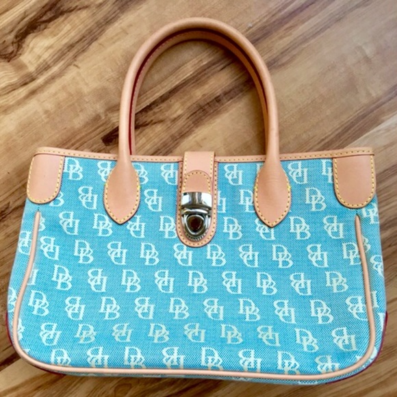 Dooney & Bourke Handbags - Dooney & Bourke Purse